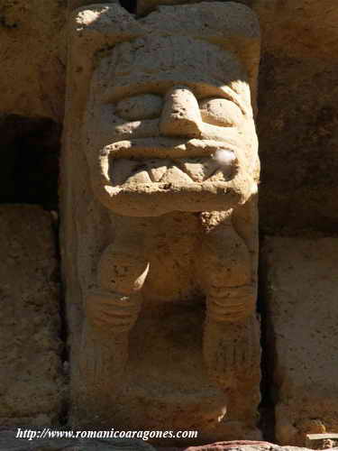 DETALLES EN LAS ARQUIVOLTAS
